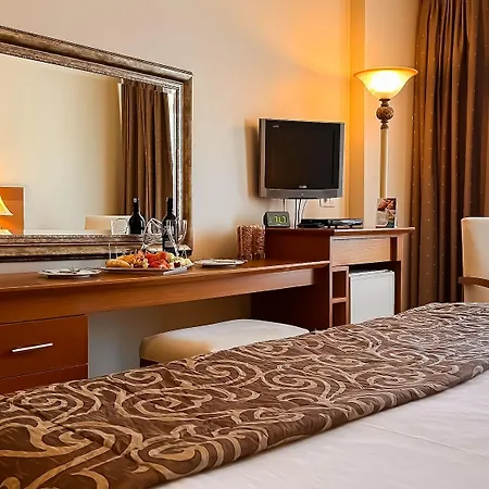 Otel Gardens &
