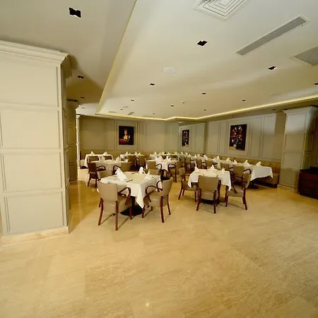 Otel Gardens &